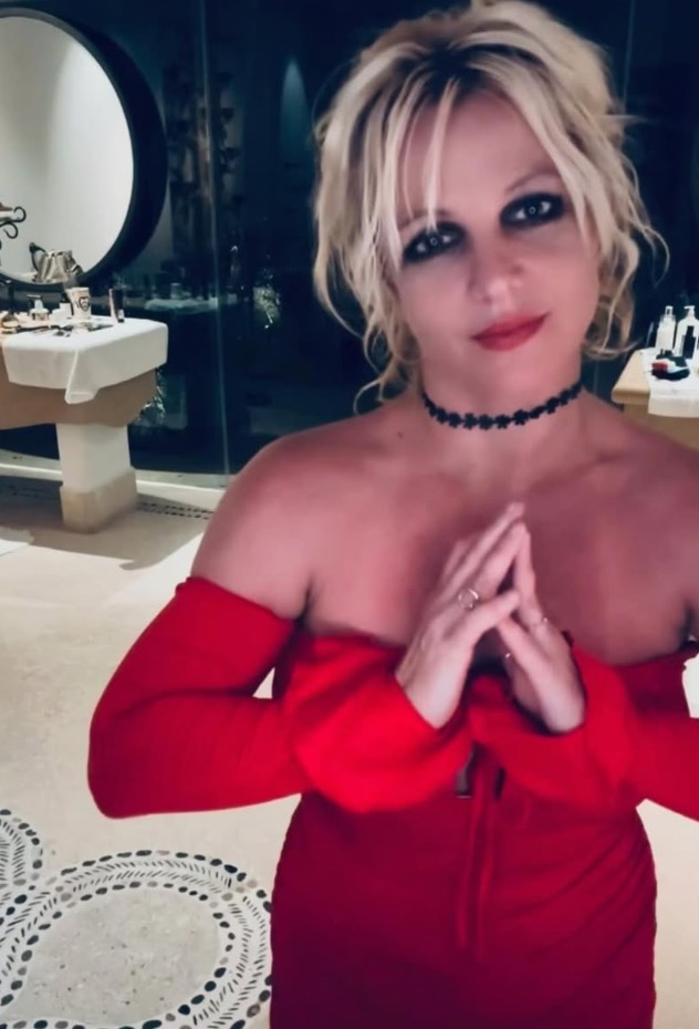 小甜甜布蘭妮再爆爭議！飛機上吸菸遭警方約談　怒嗆空姐羞辱人