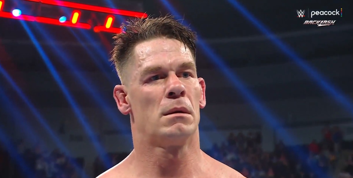 與老對手毒蛇 Randy Orton 的最後一戰！全場觀眾高喊：「謝謝 Cena！」讓他忍不住淚灑當場