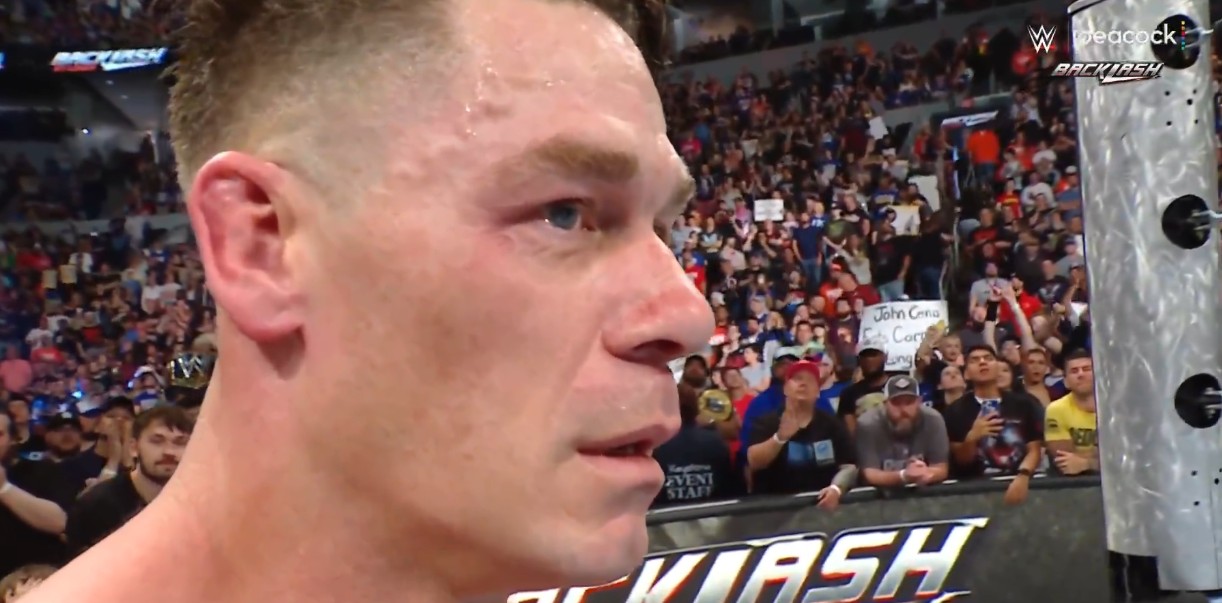 與老對手毒蛇 Randy Orton 的最後一戰！全場觀眾高喊：「謝謝 Cena！」讓他忍不住淚灑當場