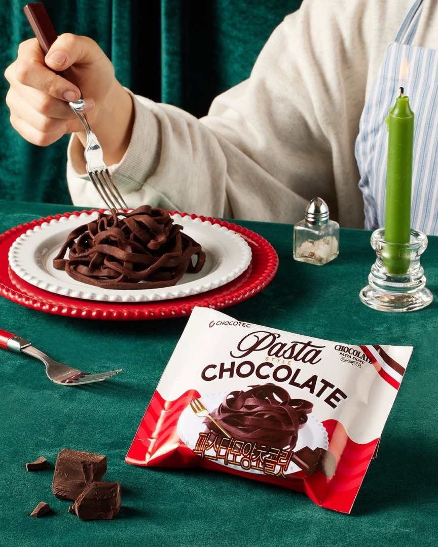 超商獵奇新品+1「義大利麵巧克力」網友傻眼：又一個引發食物戰爭的邪教