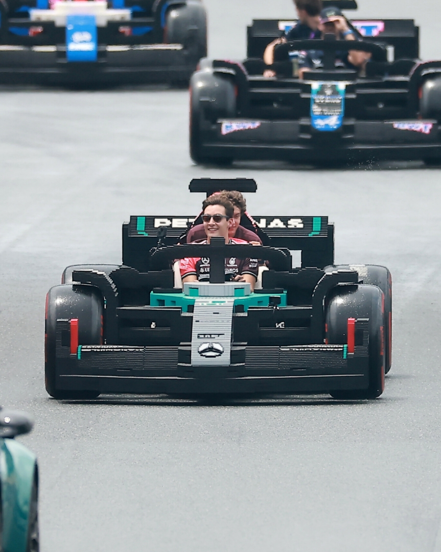 F1 邁阿密大獎賽驚現 1:1 樂高賽車！20 位現役車手試駕實測，F1 賽道變碰碰車遊樂場