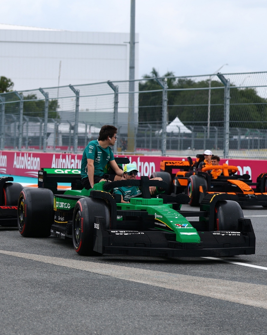 F1 邁阿密大獎賽驚現 1:1 樂高賽車！20 位現役車手試駕實測，F1 賽道變碰碰車遊樂場