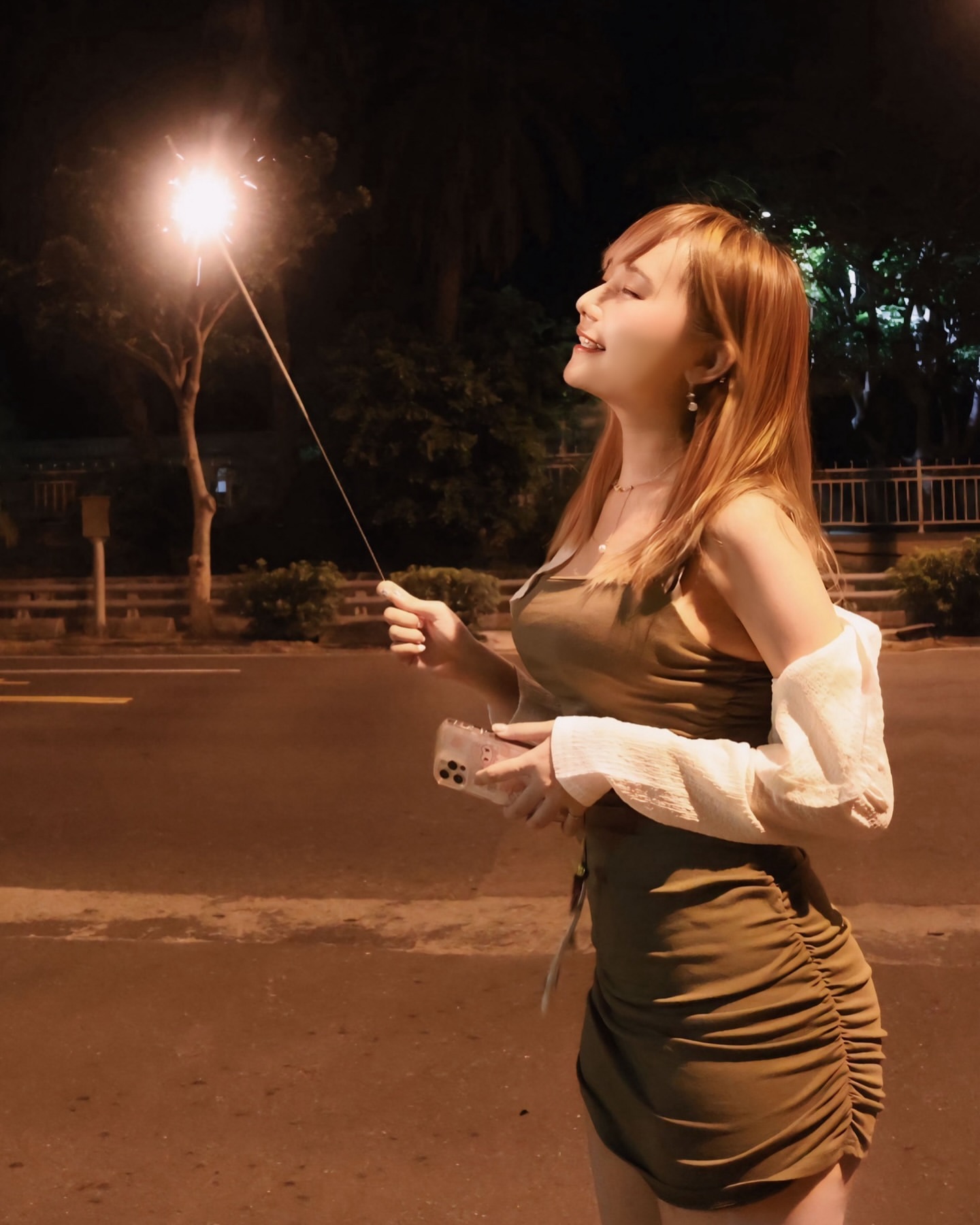 全台最辣社工師 Angeline 登上批踢踢表特版！亮麗外型驚豔鄉民，網友：「我急需社會救助！」