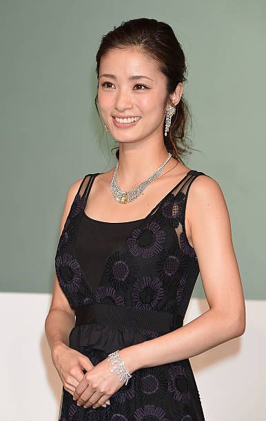 日本人眼中「台灣感性」！上戶彩睽違全新寫真取景寶島，女神逛夜市、放天燈、吃剉冰「超台」！