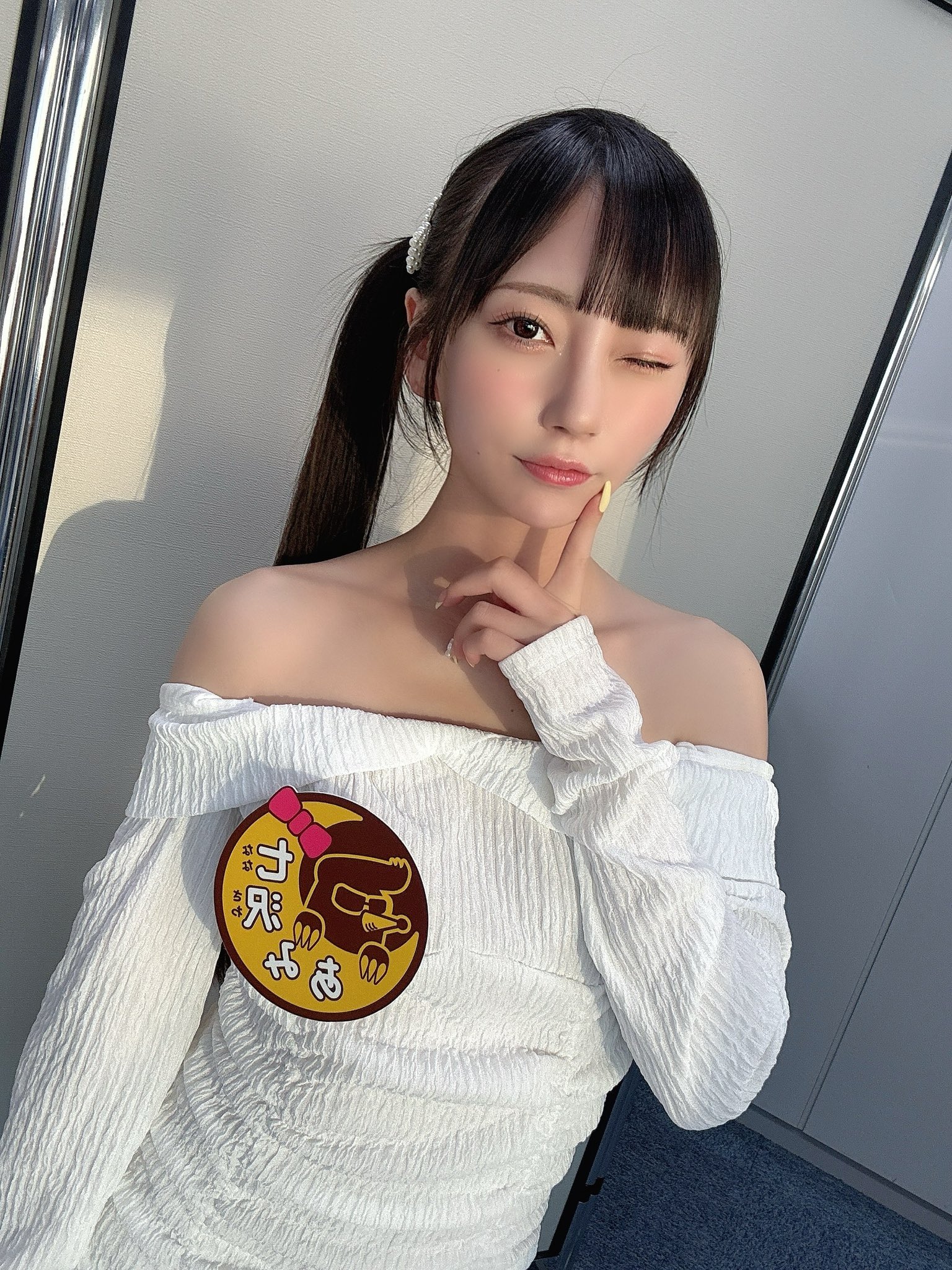 網友驚呼：好像洋娃娃！經紀人驚喜公開 七沢みあ 工作側拍，化妝嘟嘴大秀 