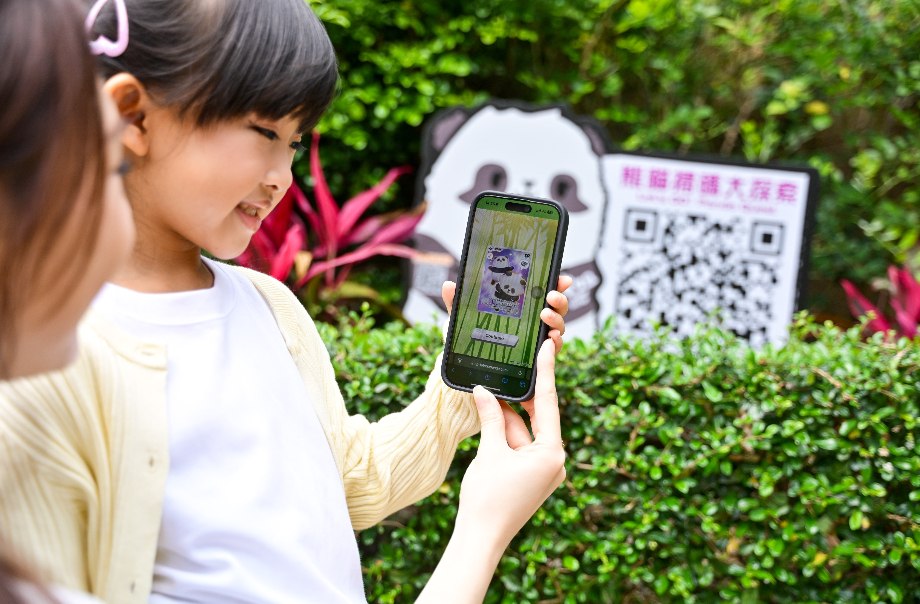 香港海洋公園更於親親動物月期間推出全新互動遊戲，掃描園內 QR code 完成指定任務還有機會獲得各項優惠。