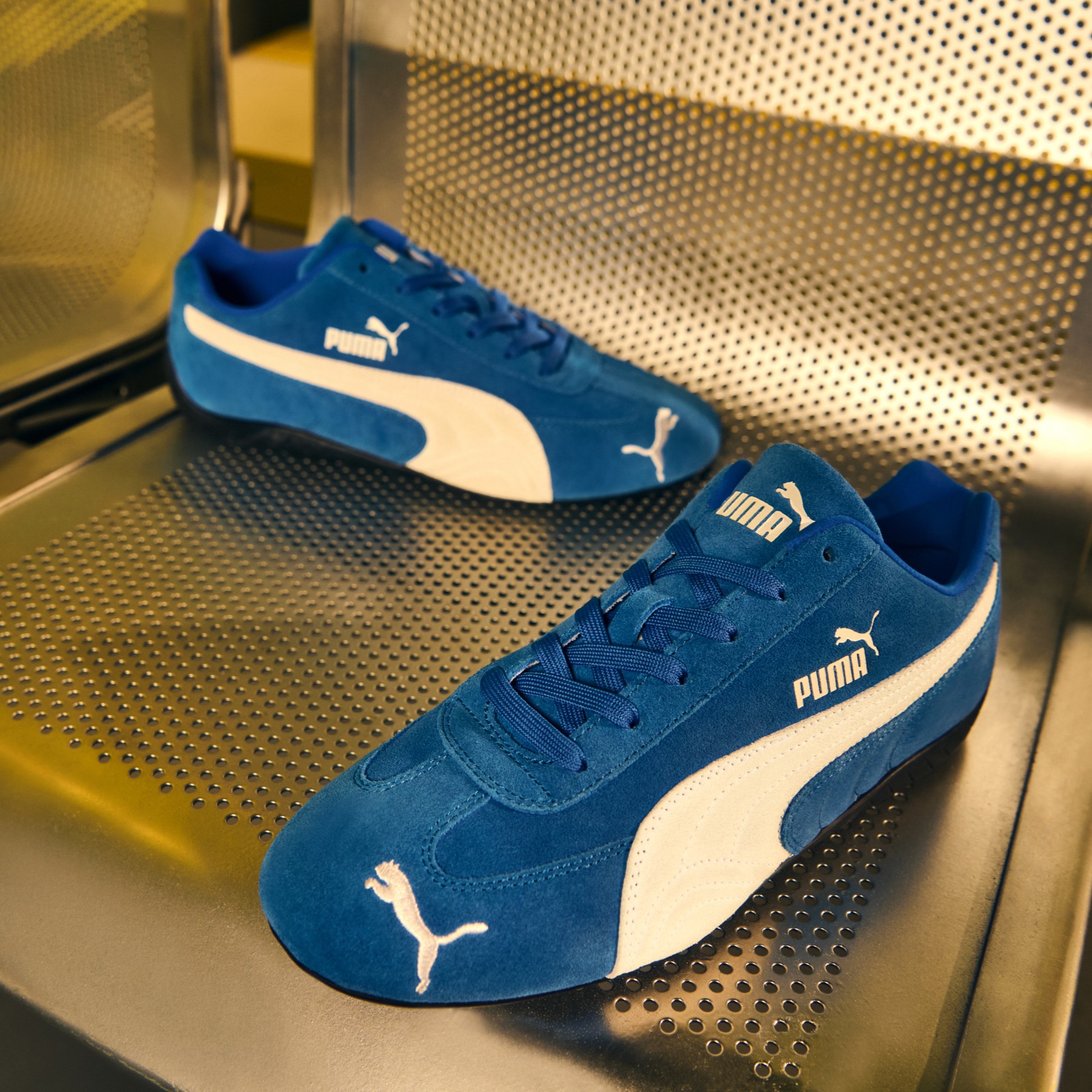 不只新歌有態度，穿搭也要狠！E.SO寶藍色潮流穿搭指南來襲！瘦子上腳PUMA SPEEDCAT，從街頭感到高級感一次掌握，輕鬆解鎖你的風格搭配公式！