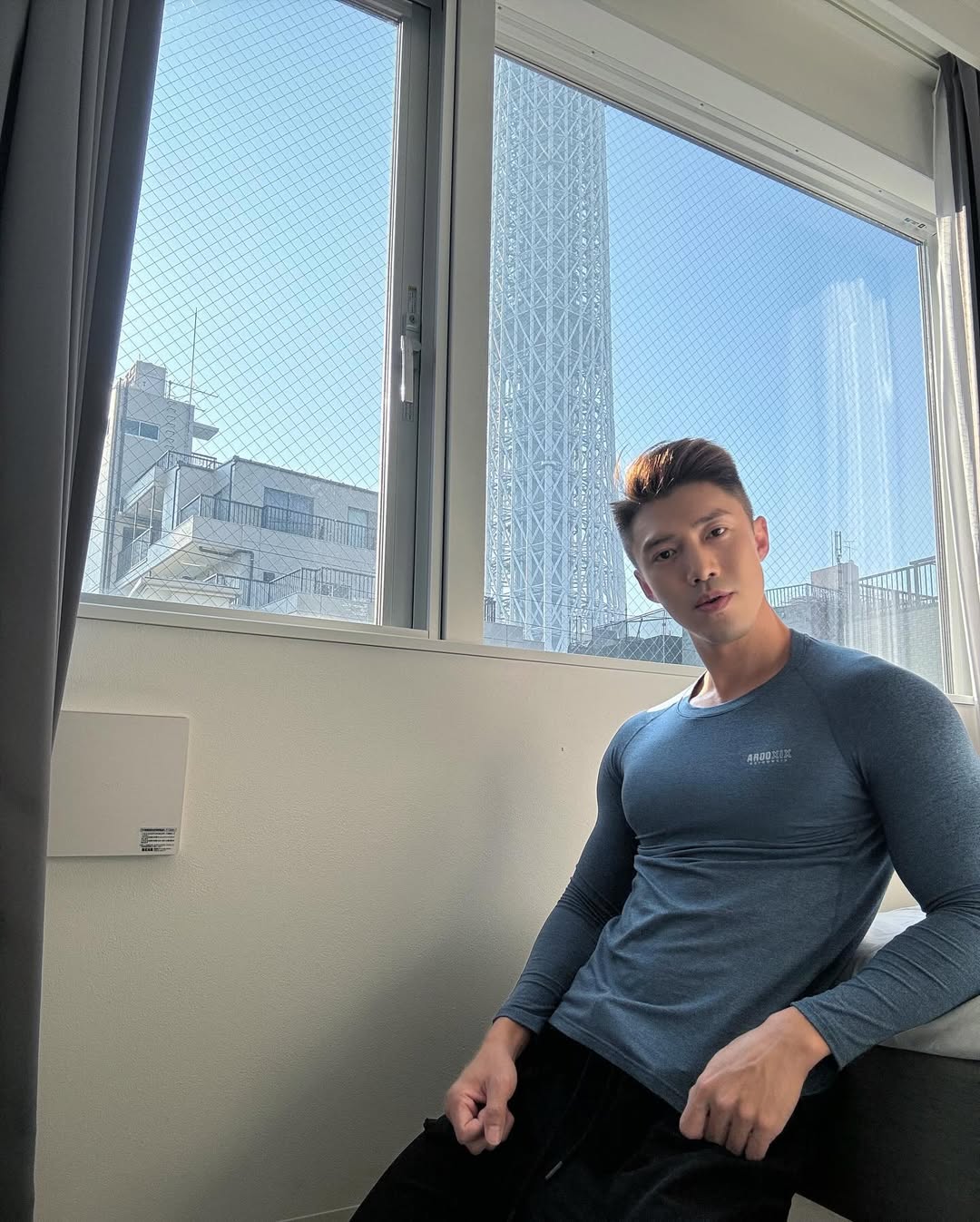 台灣也有男版 Pan Piano？超狂胸肌深情談琴，釣出 Pan Piano 本尊朝聖