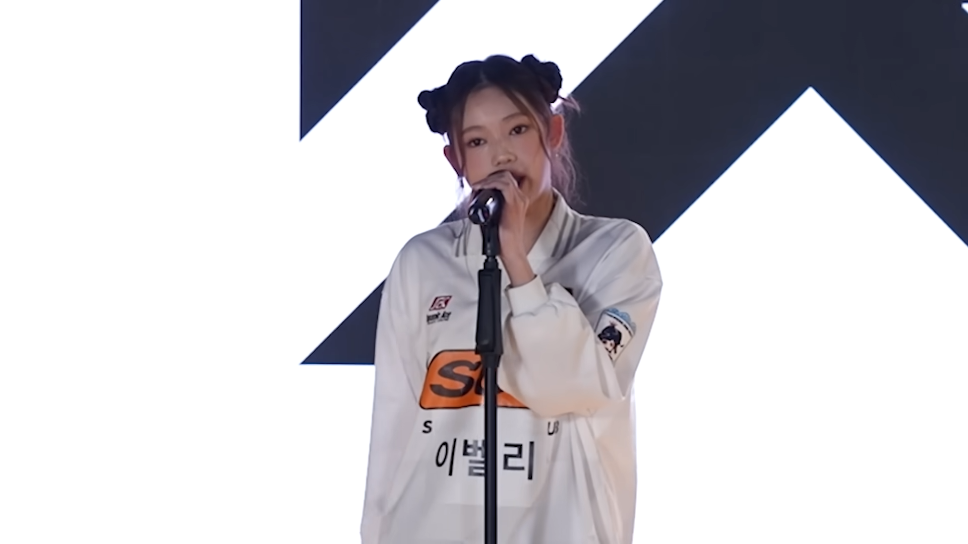 YG 新女團 NEXT MONSTER 公開首位成員 EVELLI！短短練習兩年就超全能！