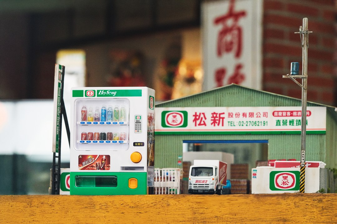 100 歲黑松公司經典神復刻「迷你販賣機、TOMICA 運輸車、沙士捏捏罐」要收！收藏方式、販售通路一次看