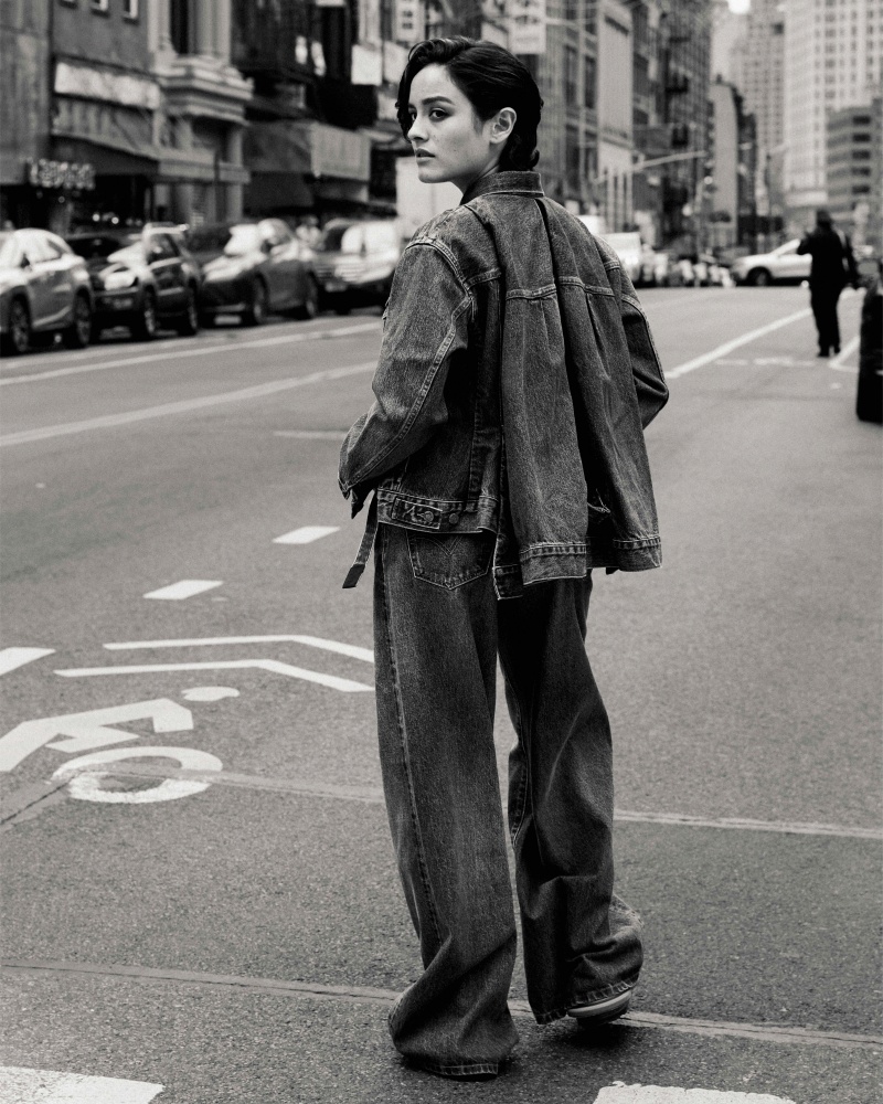 Levi’s® x sacai 全新聯名系列將限量登台，經典丹寧夾克一秒變 MA1 、西裝外套！