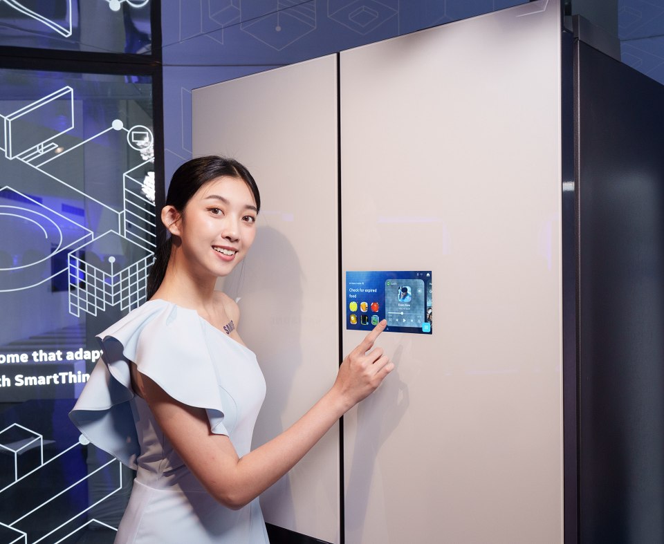 Bespoke AI Hybrid四門旗艦冰箱導入「AI 智慧鏡頭與食材辨識系統」提供消費者全新食材保鮮與管理智慧體驗