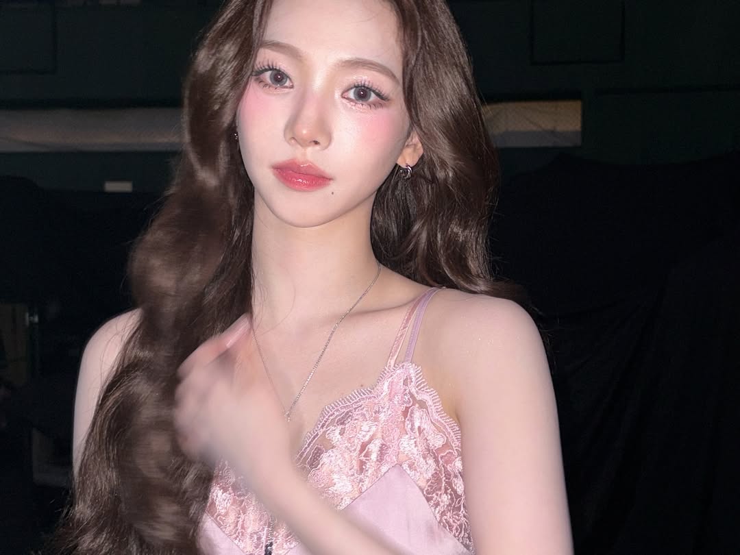 Karina 分享自己出道前的照片！絕世美顏驚豔網友：簡直開掛！