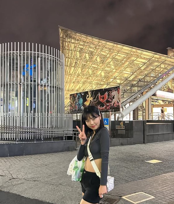 73 萬南韓人氣 YTR 解放好身材！現蹤台灣野溪羞喊「家人不要看」