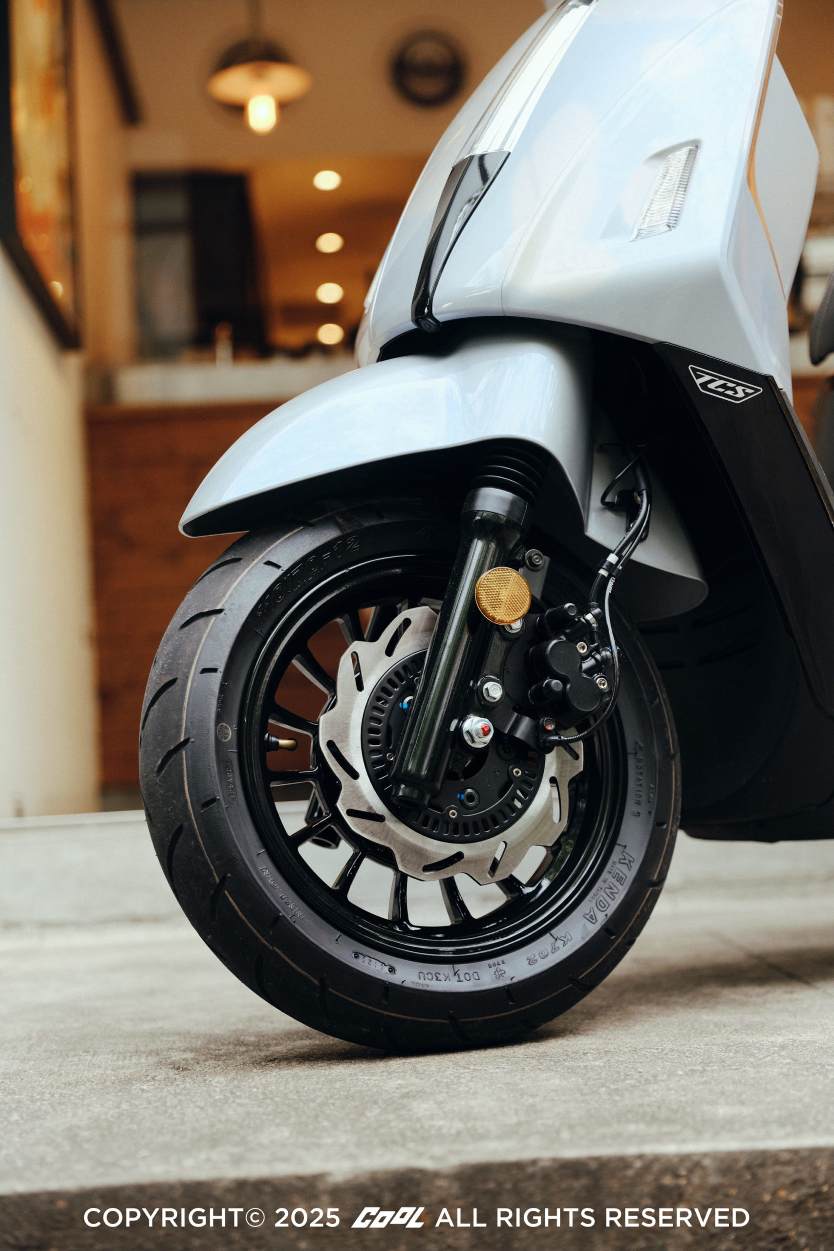 誰說型人不能變文青？品味才是關鍵！從街拍視角出發，讓SYM Fiddle DX 158成為你日常攝影的最佳拍檔！