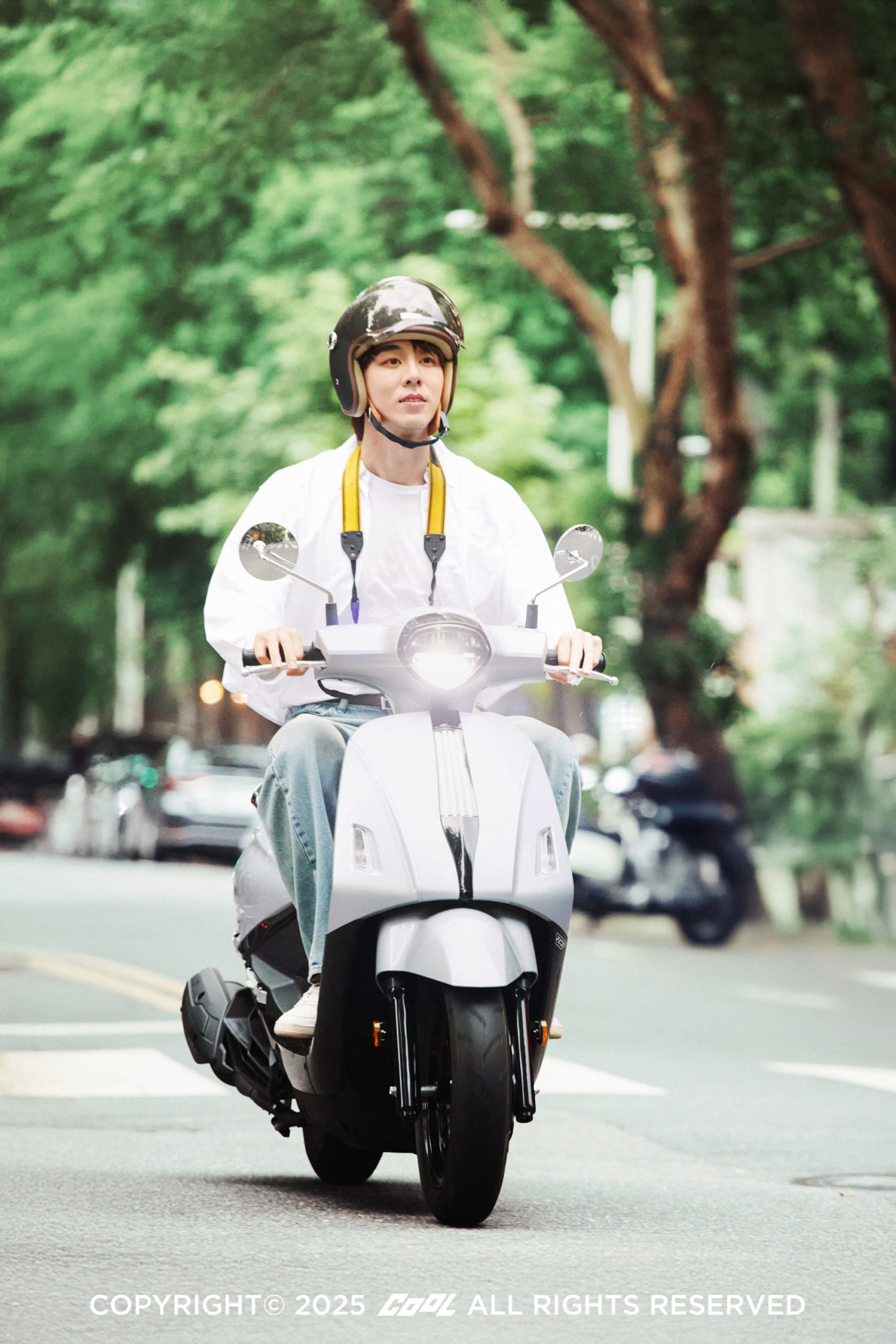 誰說型人不能變文青？品味才是關鍵！從街拍視角出發，讓SYM Fiddle DX 158成為你日常攝影的最佳拍檔！