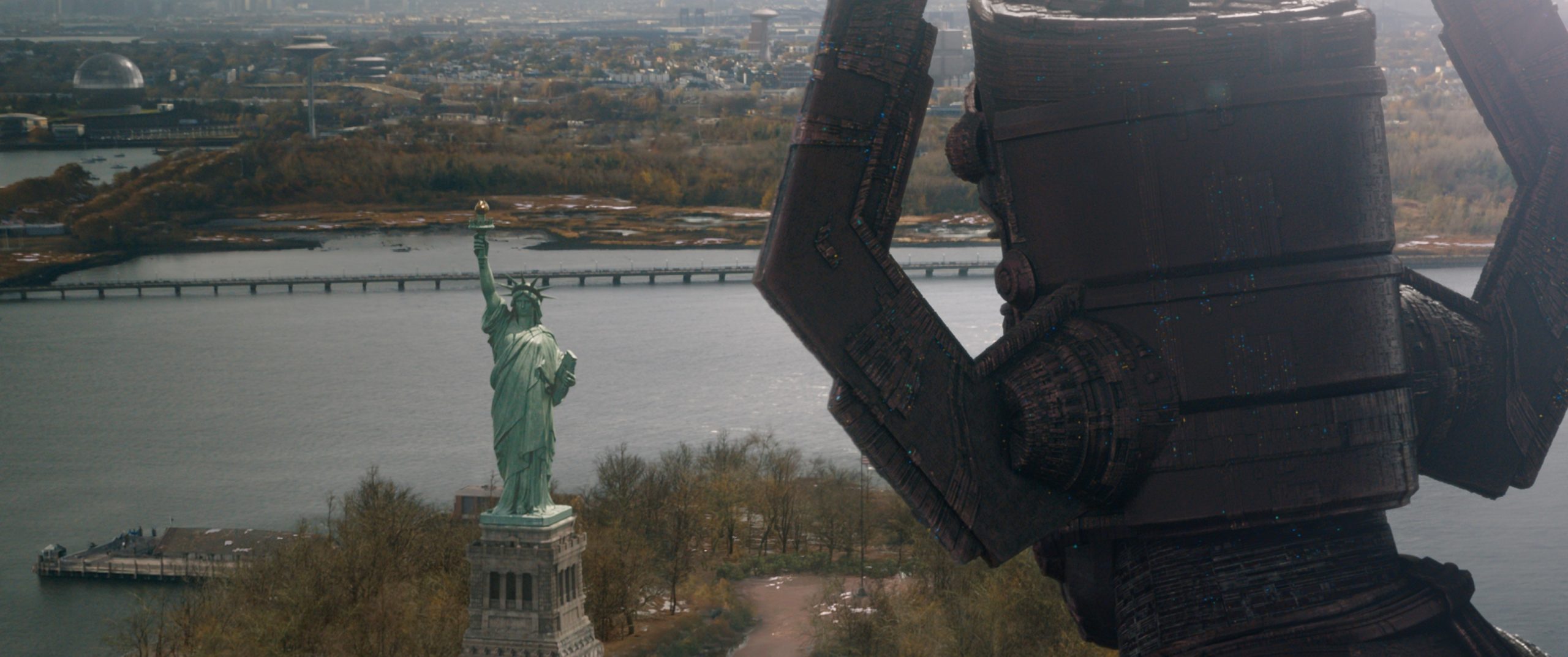 《驚奇4超人：第一步》終極預告登場！超巨型反派「行星吞噬者」壓迫感超強