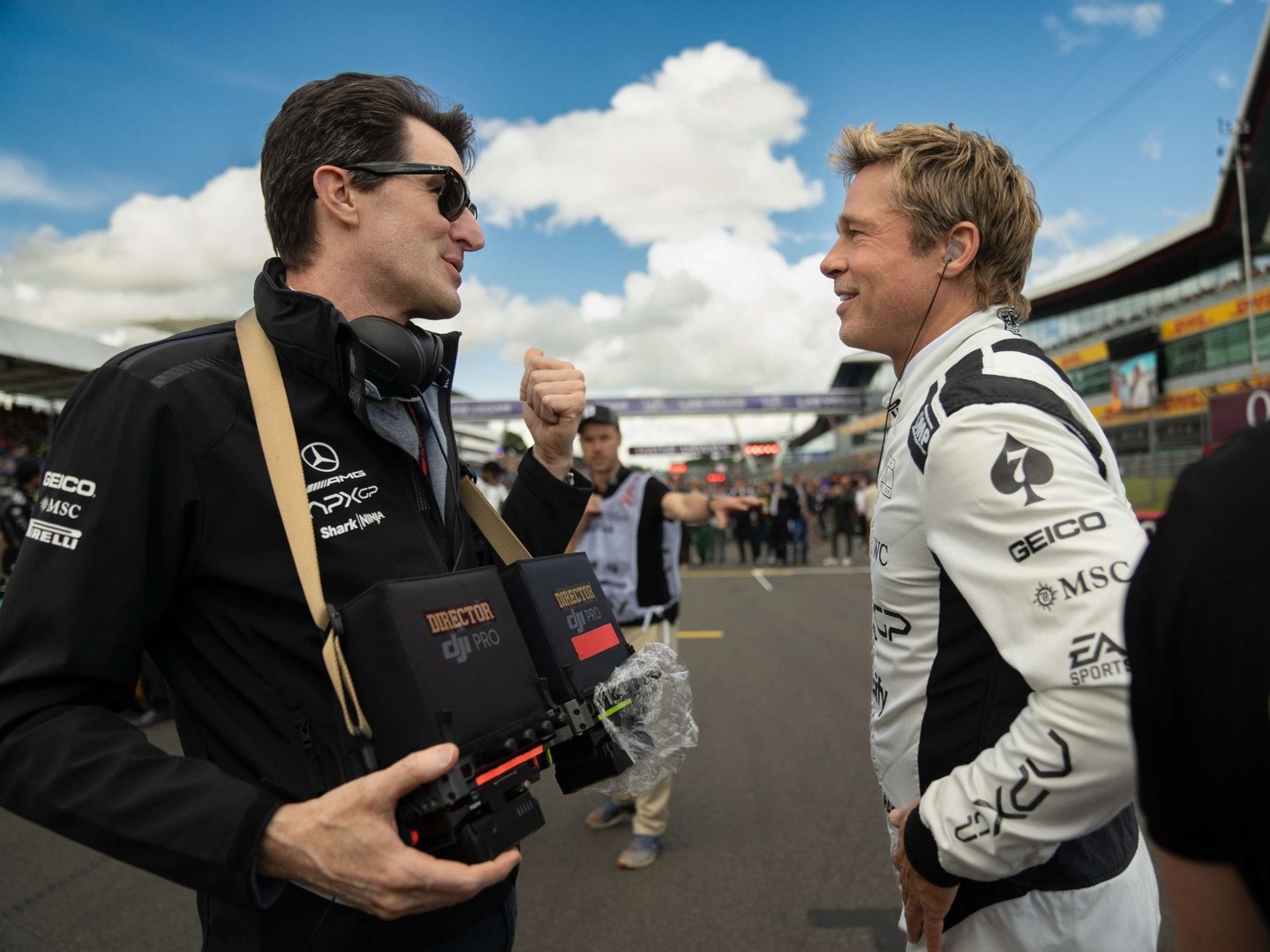 準備制霸陸海空！那個把攝影機架設在 F-18 戰鬥機、F1 賽車上的男人，下一次將挑戰海上拍攝？！