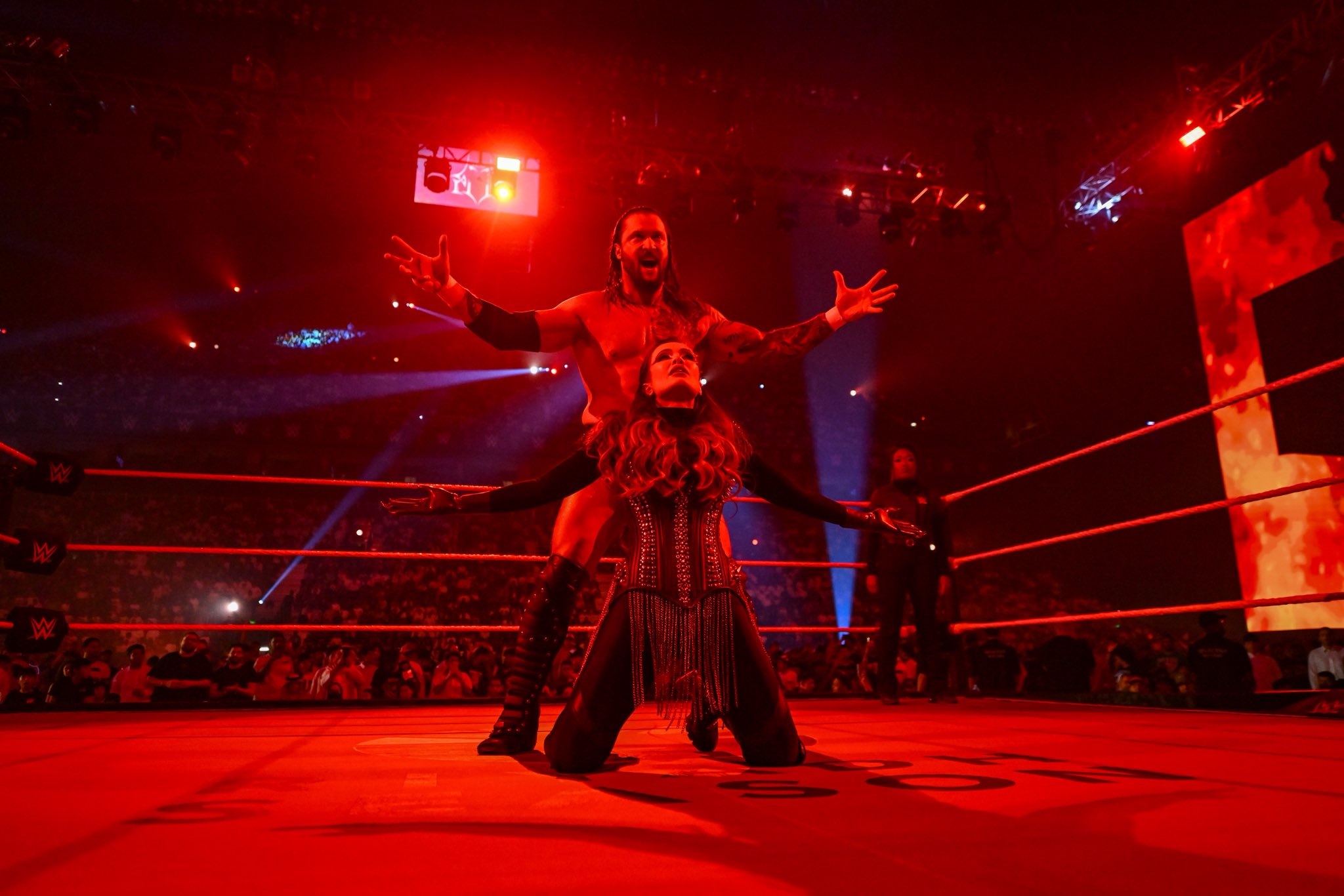 WWE《冠軍之夜》爆燃精彩！John Cena 智慧摔角再創兩大「名場面」