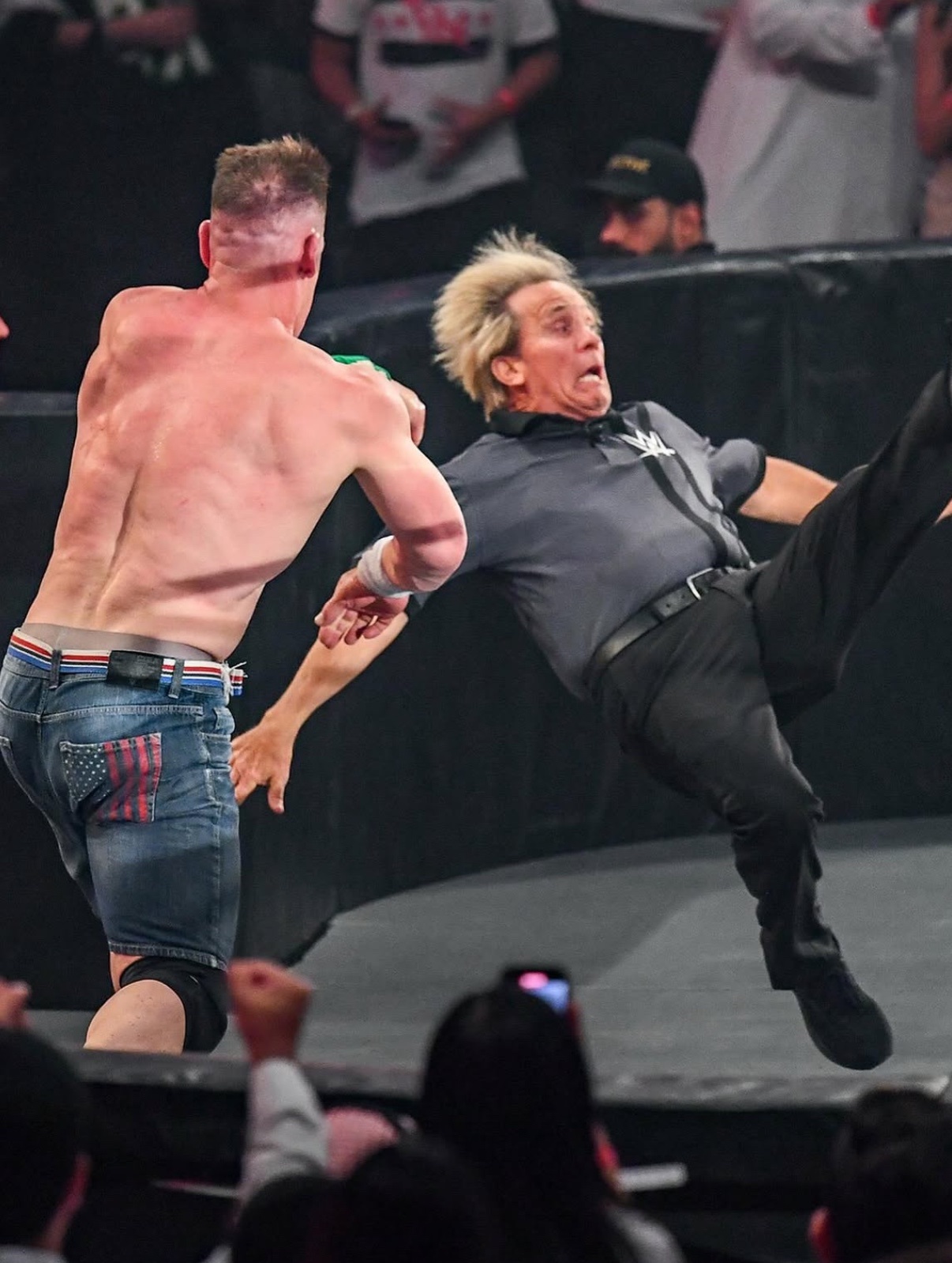 WWE《冠軍之夜》爆燃精彩！John Cena 智慧摔角再創兩大「名場面」