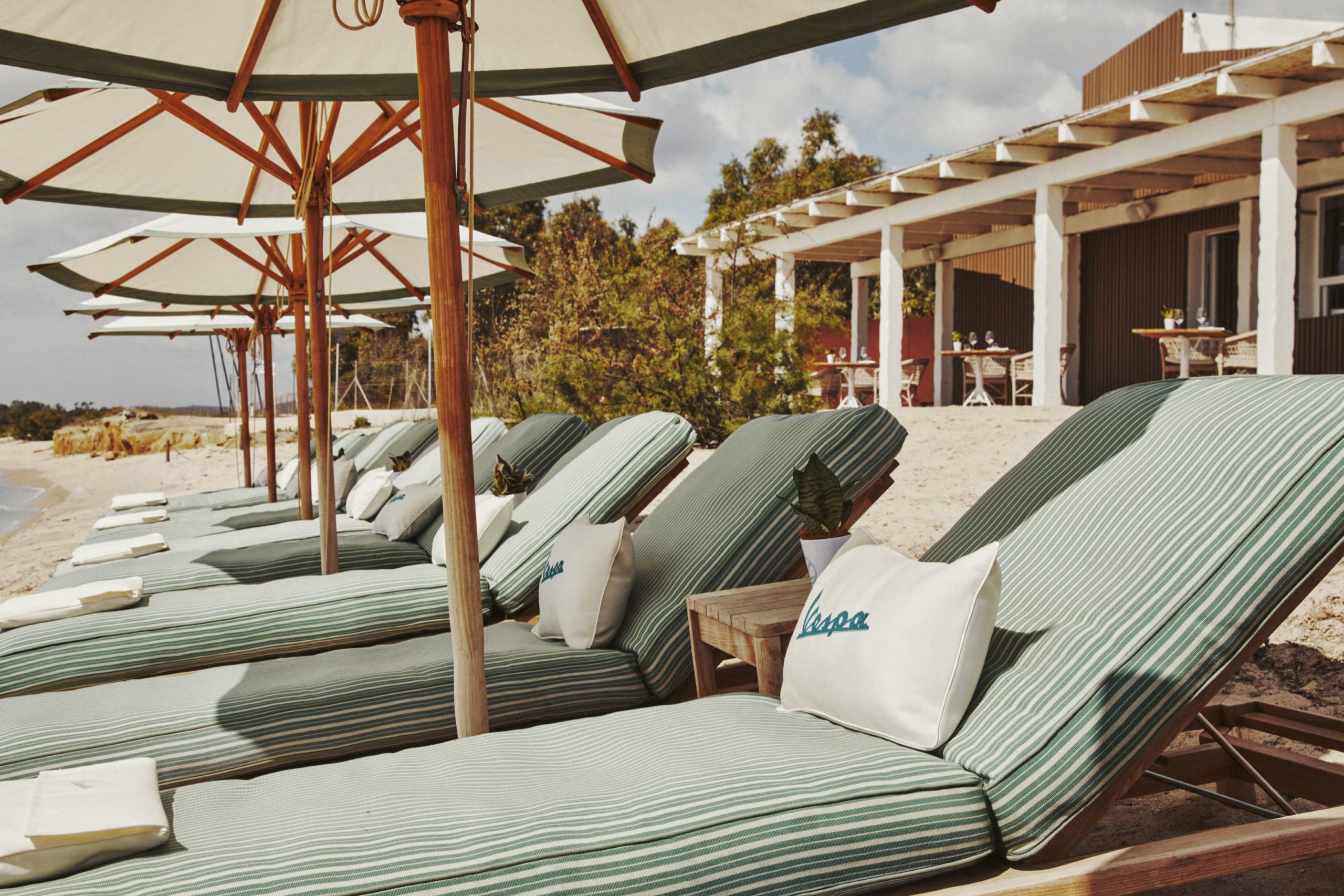 Vespa by the Sea重返義大利Paraggi首度登陸撒丁島Is Molas海灘