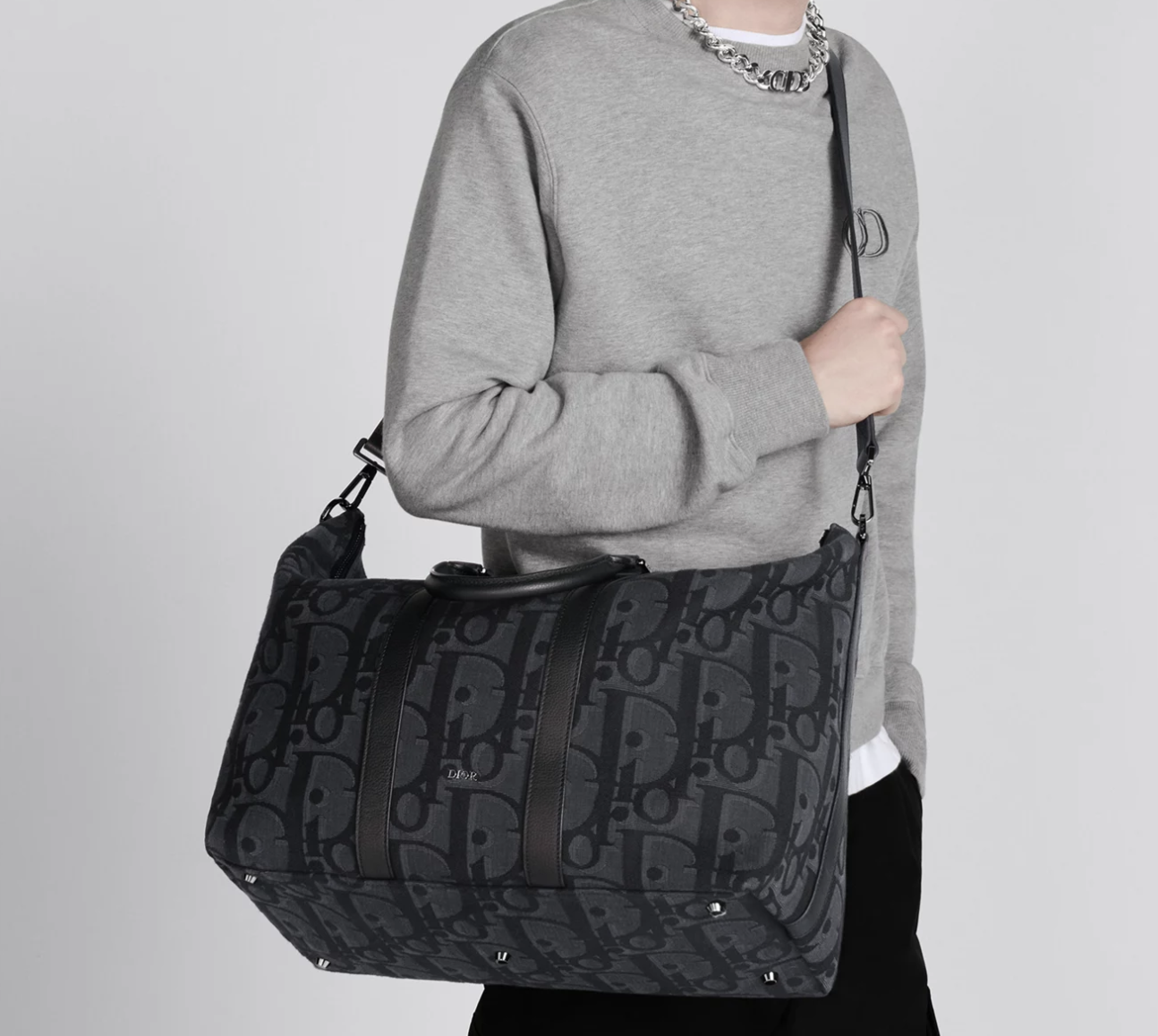 不只是收納！LV、Dior、巴黎世家⋯9 款精品行李袋也能裝下你的品味！