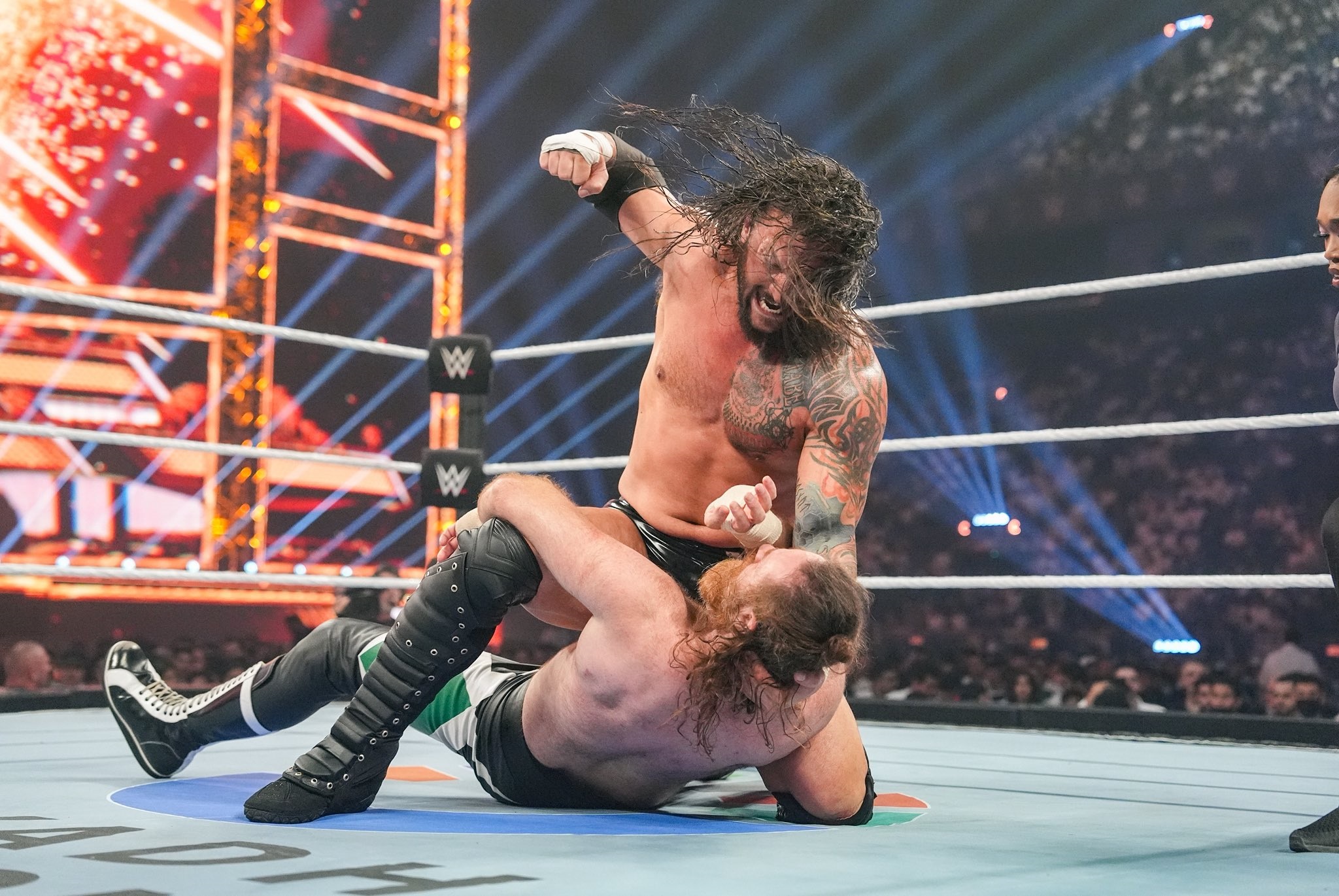 WWE《冠軍之夜》爆燃精彩！John Cena 智慧摔角再創兩大「名場面」