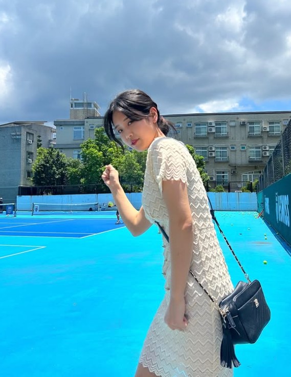 73 萬南韓人氣 YTR 解放好身材！現蹤台灣野溪羞喊「家人不要看」