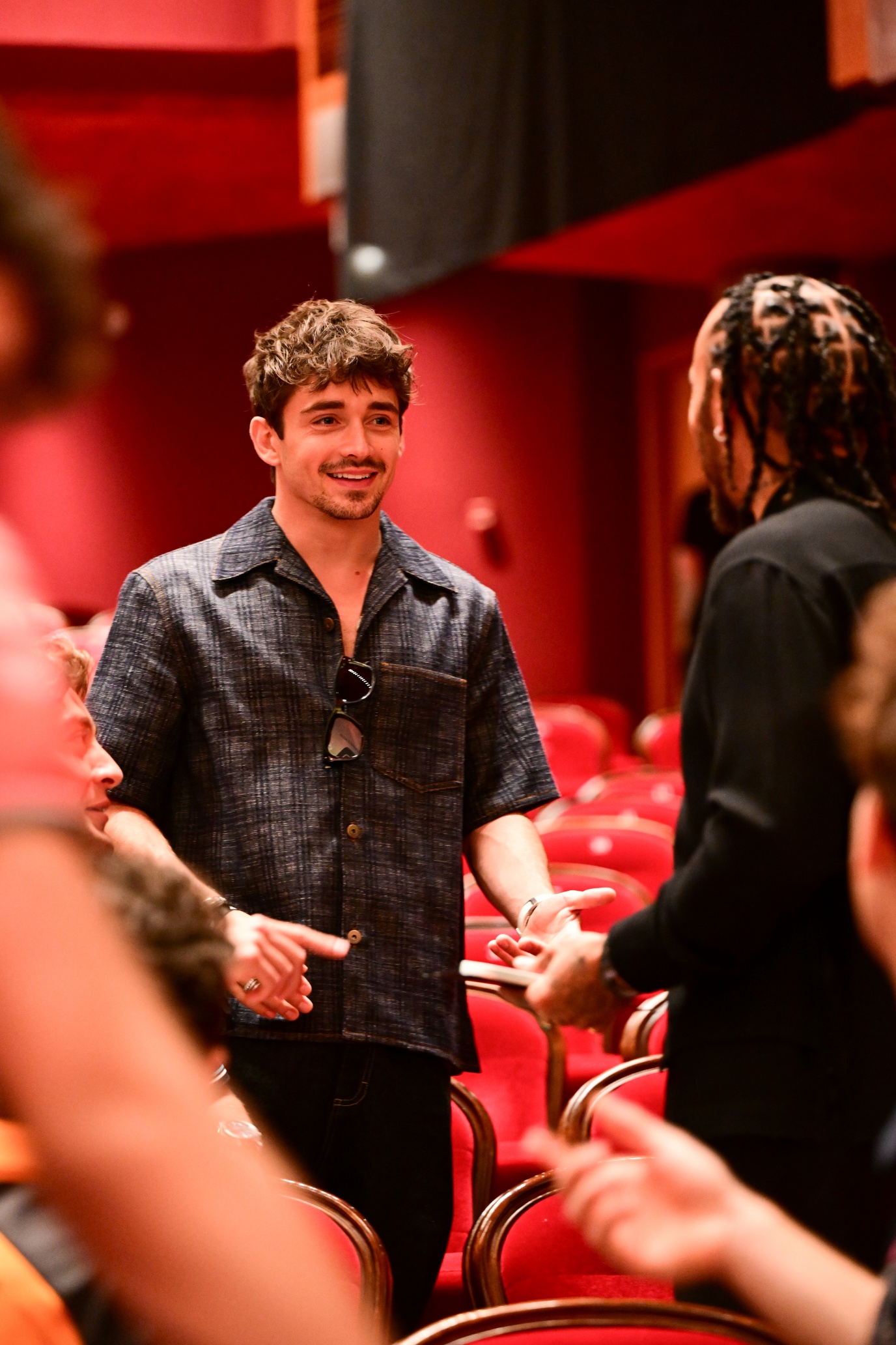 各大車神本色演出！《F1電影》創下影壇最高身價「綠葉」陣容紀錄