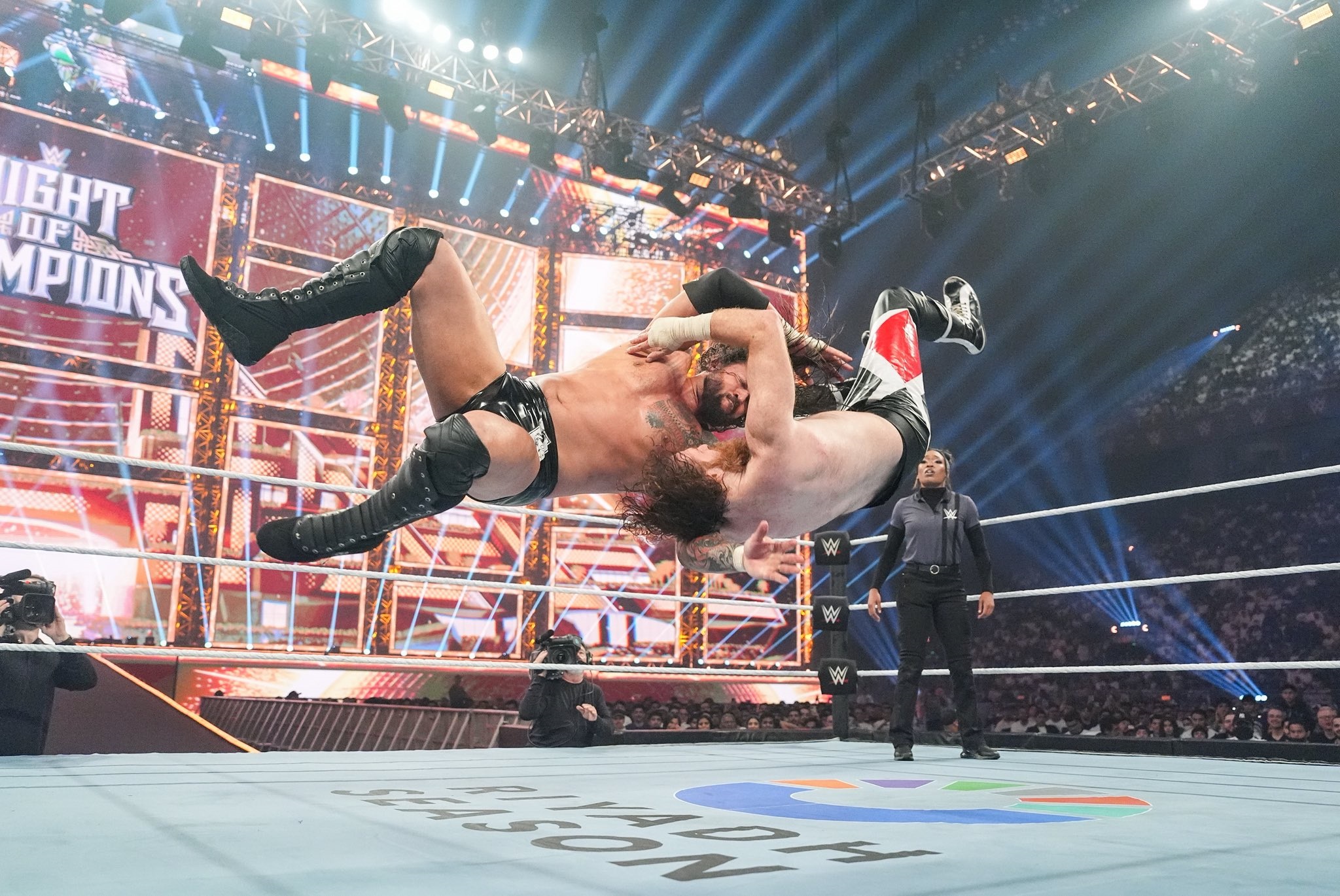 WWE《冠軍之夜》爆燃精彩！John Cena 智慧摔角再創兩大「名場面」