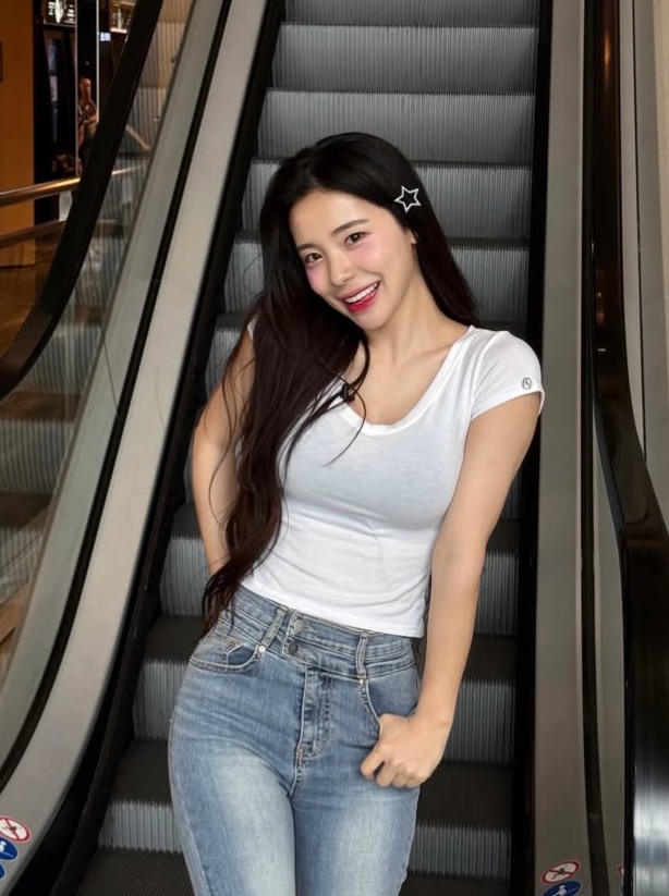 李多慧解放好身材！海邊戲水連發多張比基尼辣照　連隊友也現身讚嘆