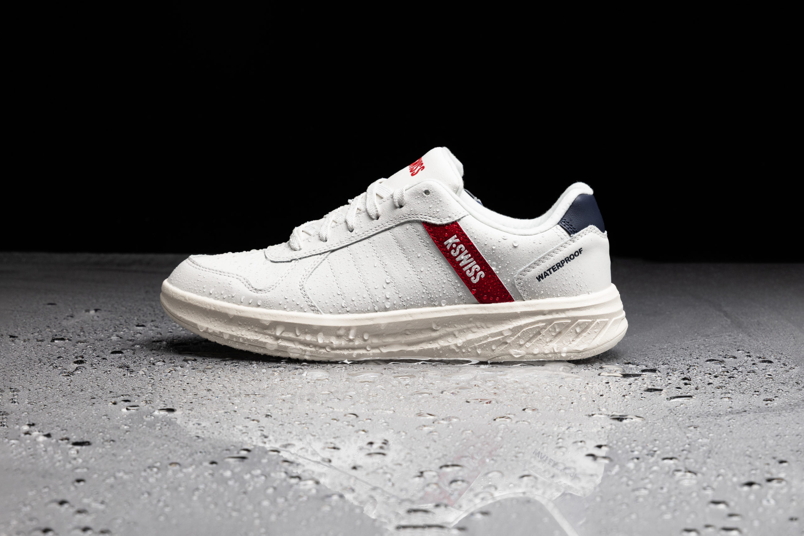 銷售破 5 萬雙的防水王者 K-SWISS，推出第五代進化鞋款與全套防水服飾，再度應戰雨季挑戰！