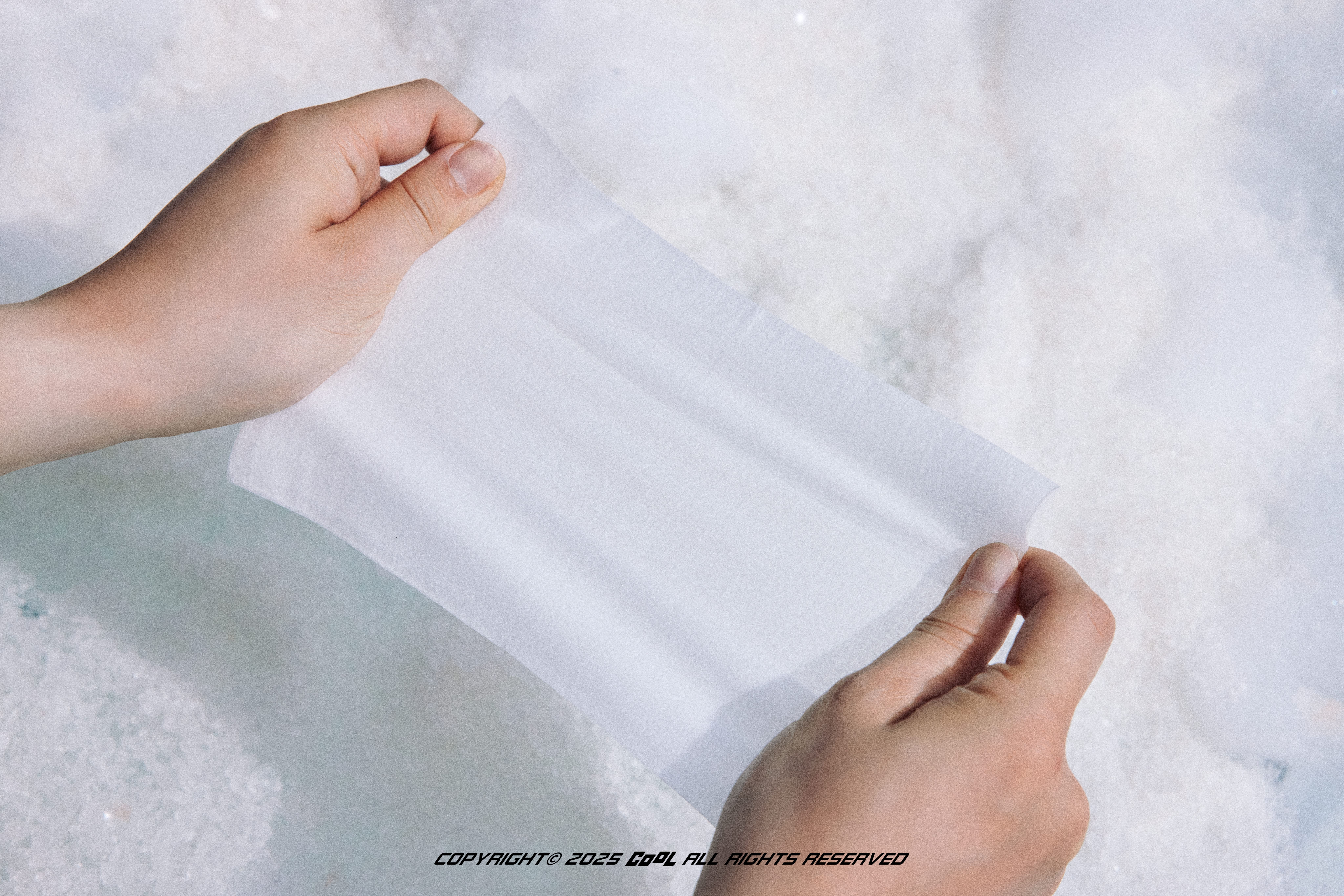 熱浪來襲又讓你汗流浹背嗎？別擔心！告訴你涼一夏的秘密武器，用GATSBY體用抗菌濕巾讓你告別酷暑！