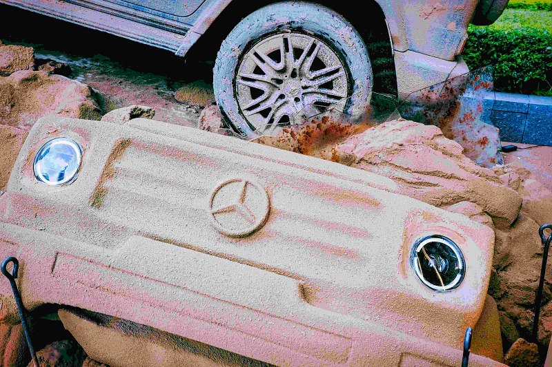 打卡新地標！Mercedes-Benz G-Class 沙雕裝置現身台北 101！拍照打卡抽限量好禮