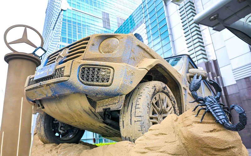 打卡新地標!Mercedes-Benz G-Class 沙雕裝置現身台北 101!