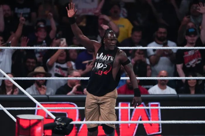 WWE 傳奇選手 R-Truth、Carlito 紛紛宣布不再續約！讓摔迷、其他選手震驚不已！