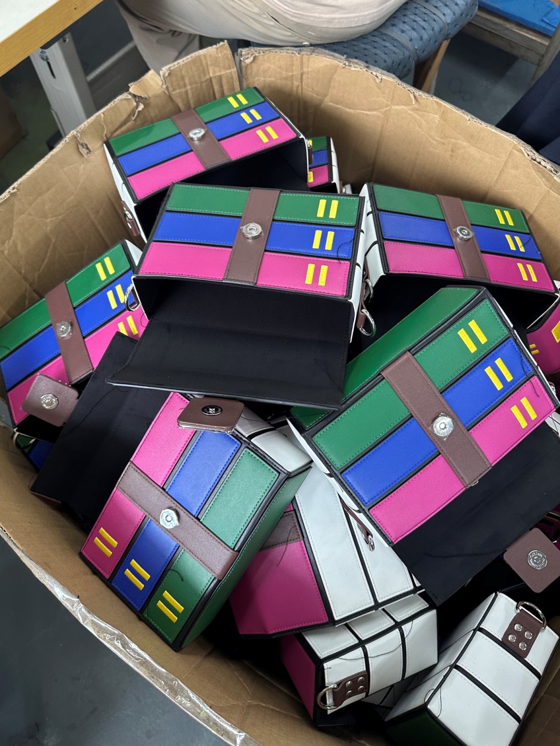 比時尚包款還吸睛！tern x WinRAR 壓縮包重新上架，讓你把隨身物品「解壓縮」！