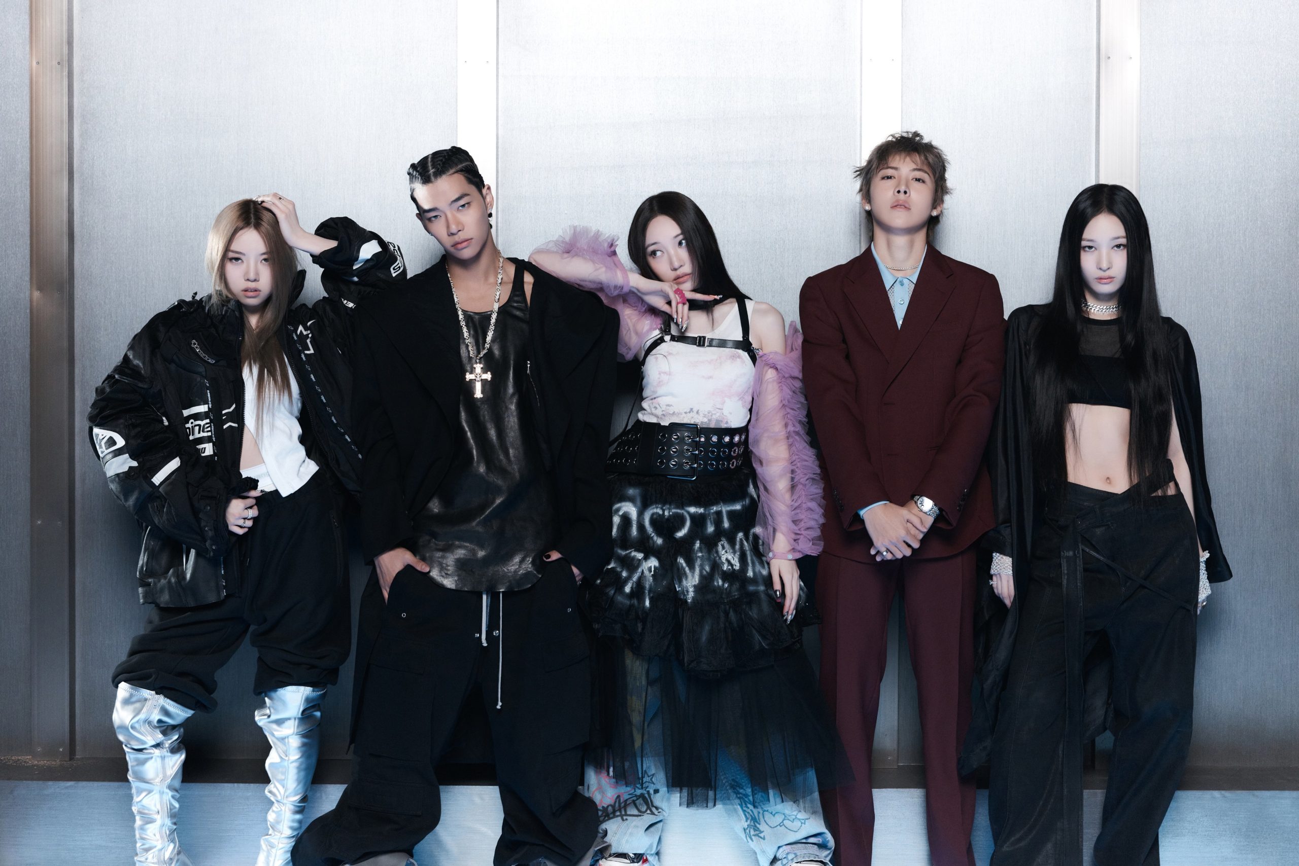 黑廠全新男女混聲團體 ALLDAY PROJECT 出道曲〈FAMOUS〉MV 上線！網：風格也太帥！