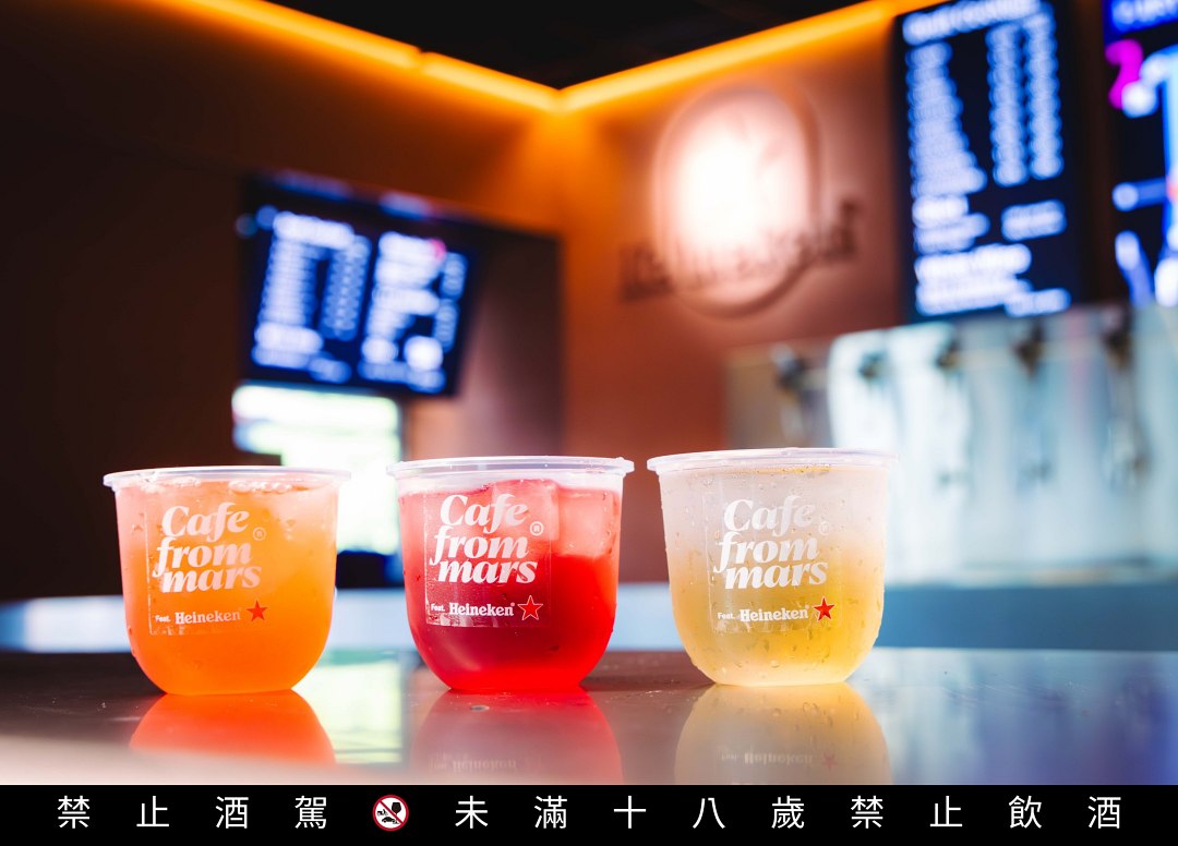 為了這次全台首間品牌概念店,火星咖啡海尼根概念店打造了三款限定特調,用創意風味翻玩海尼根,左至右分別為阿瑞斯、馬爾斯、曼伽羅
