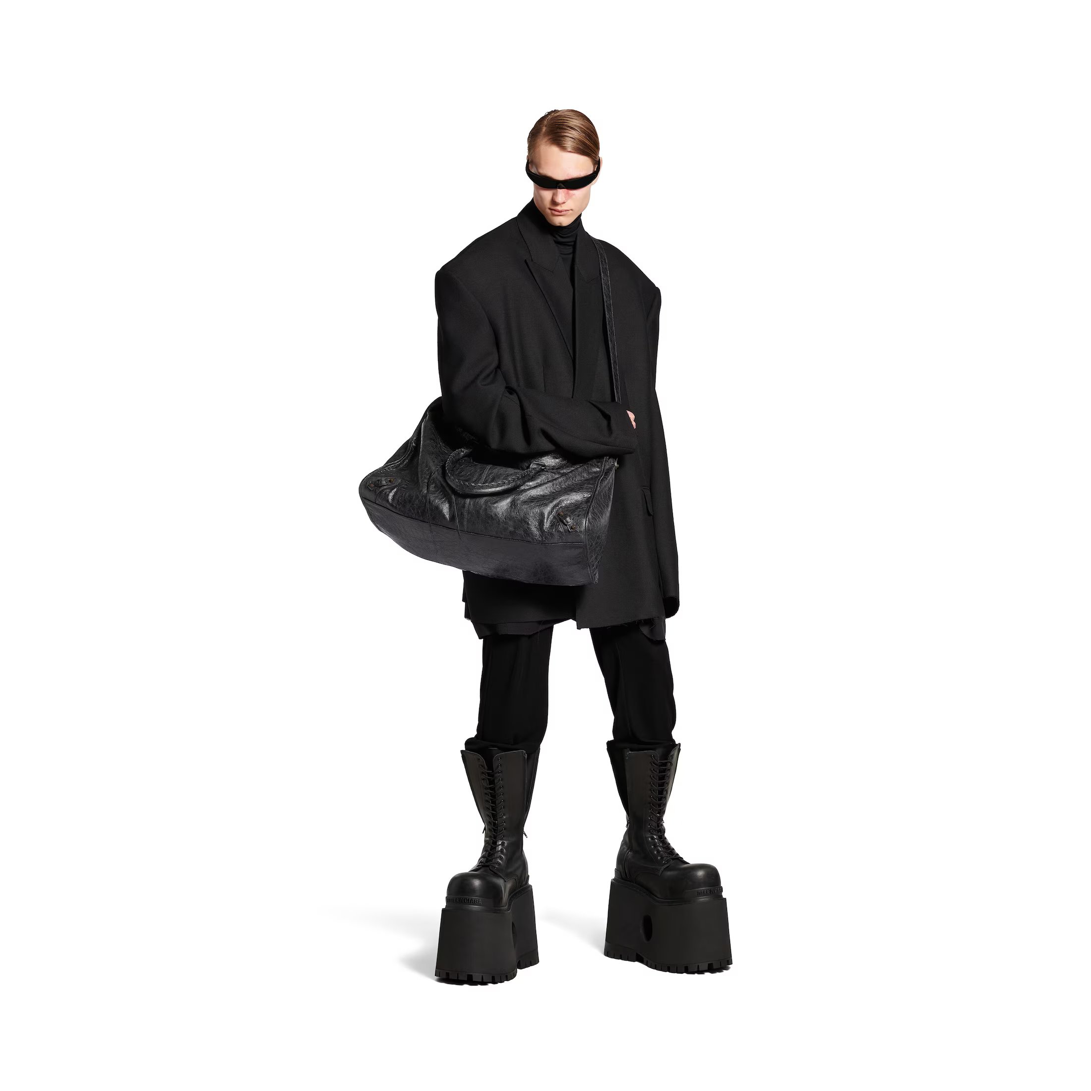 不只是收納！LV、Dior、巴黎世家⋯9 款精品行李袋也能裝下你的品味！