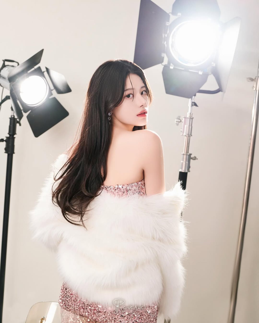 網友敲碗來台！24 歲偶像啦啦隊長「李藝彬」美顏無敵，批踢踢鄉民許願：「乖姐考慮一下？！」