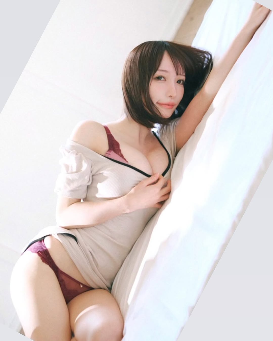 「性感空手道女王」發威！清水藍里晉升人妻照曬金色比基尼，H 級上圍、性感纖腰超逆天！