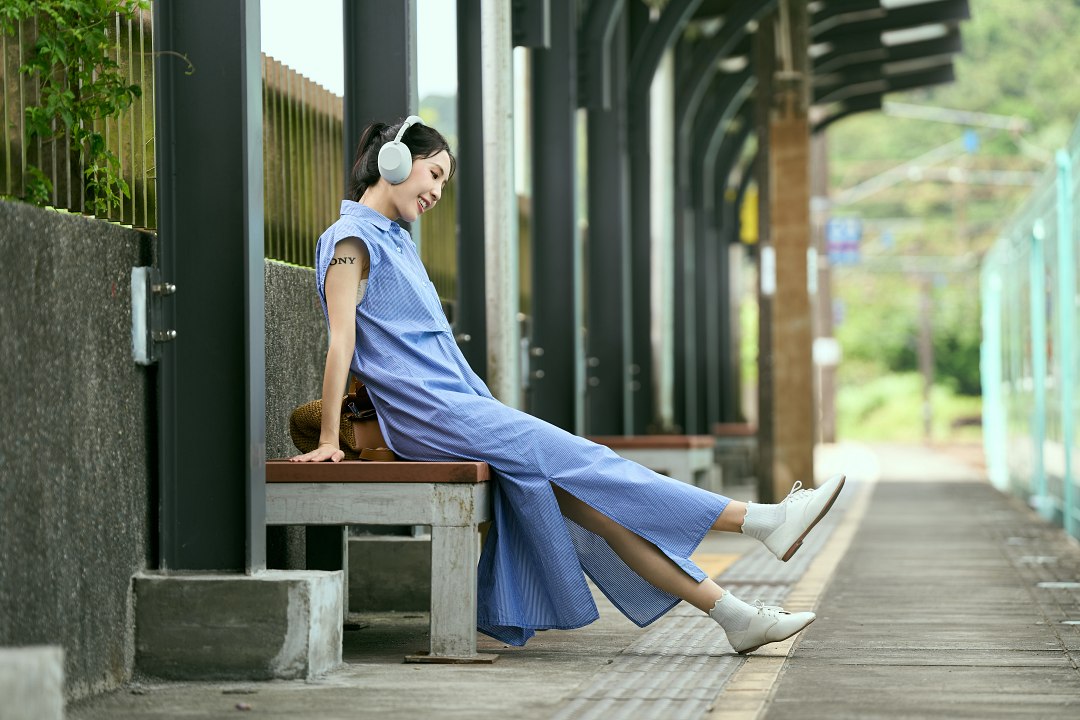 Sony WH-1000XM6具備30小時長效電池續航力，和支援PD快充規格充電3分鐘即可提供額外3小時電力的快充規格