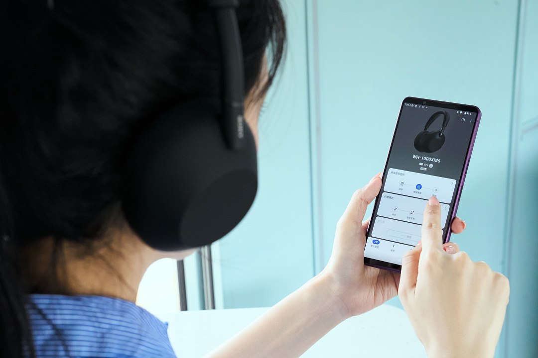 Sony WH-1000XM6以全方位智慧輔助功能引領樂迷享受智慧聆聽新靜界