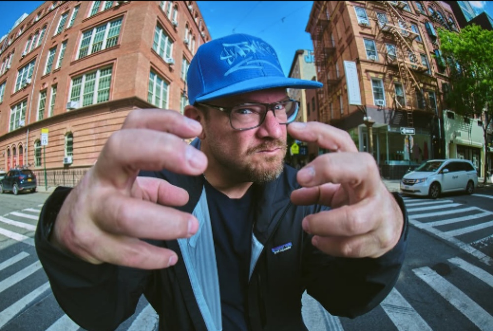 PHANTACI 此次攜手傳奇塗鴉藝術家 STASH