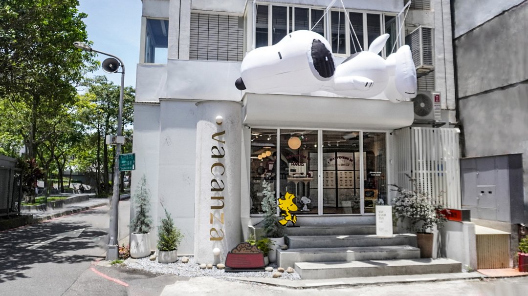 vacanza Lab. 假期中山實驗店屋頂的SNOOPY巨型氣球