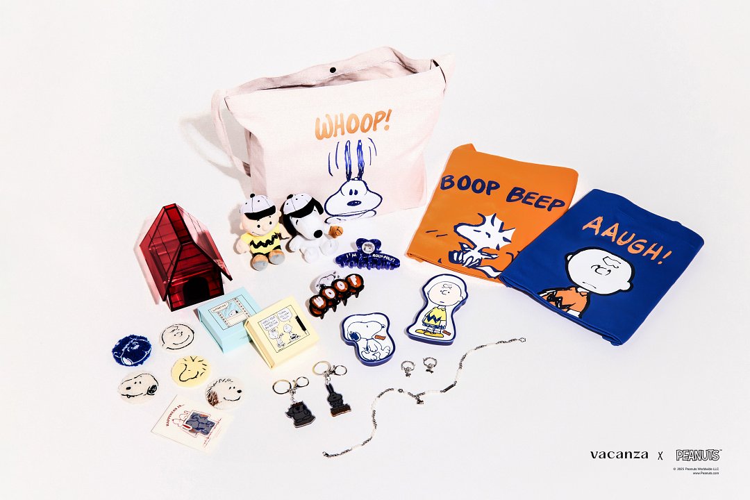 vacanza × PEANUTS™聯名系列推出多款飾品與週邊,從項鍊、手鍊、鏡子、娃娃鑰匙圈到托特包一應俱全。
