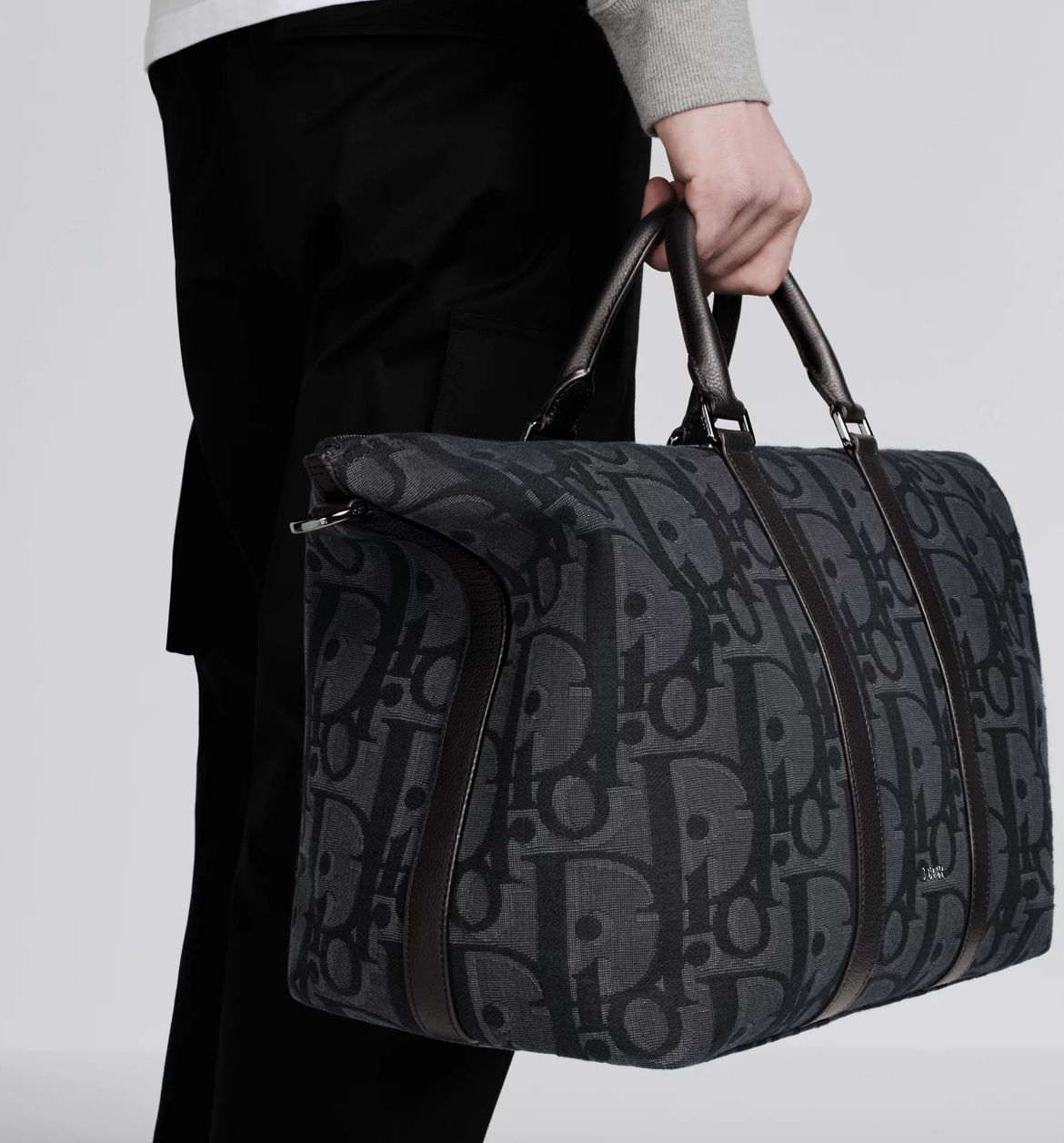 不只是收納！LV、Dior、巴黎世家⋯9 款精品行李袋也能裝下你的品味！