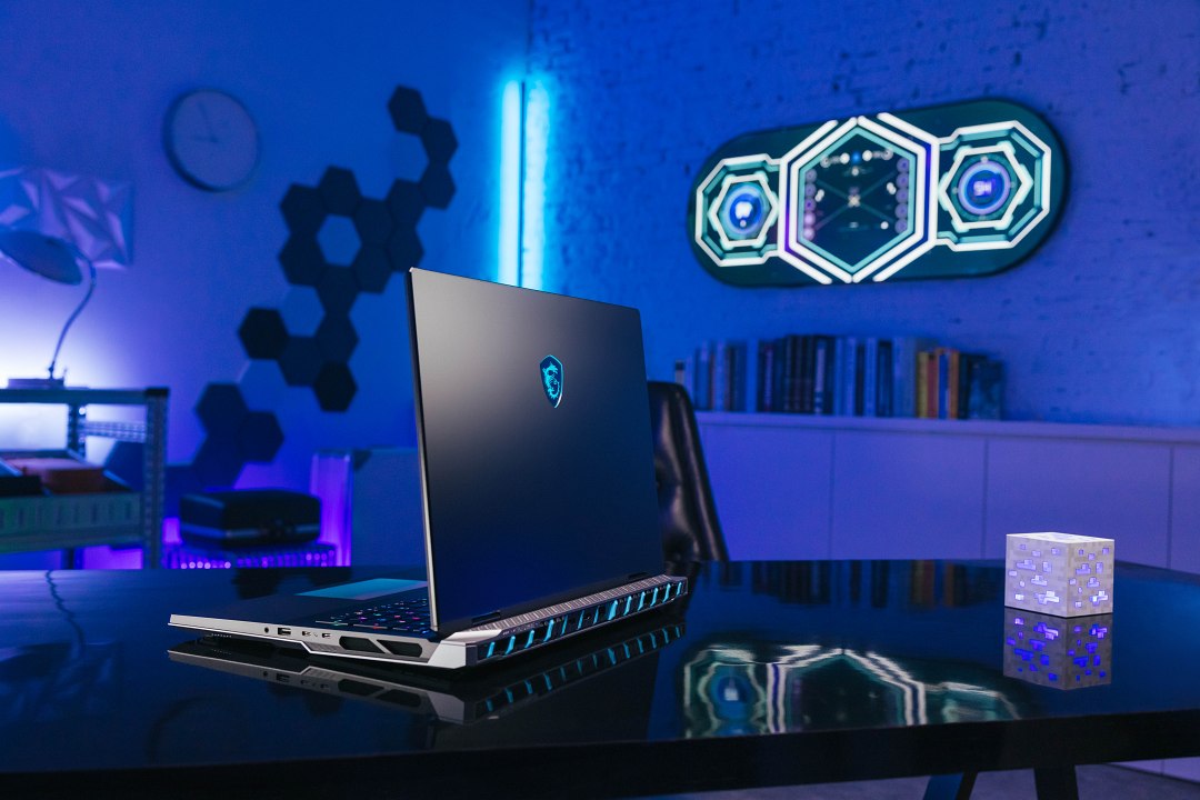 Titan 18 HX AI是龍魂城實驗室中最旗艦頂天的配備