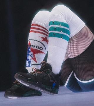 怪奇比莉祭大招！Billie Eilish 親曝兩雙 Air Jordan 4 聯名鞋款